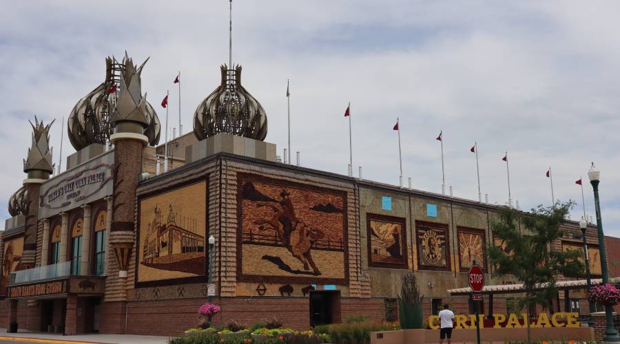 The Corn Palace, Mitchell, South Dakota - Decorated Building The Corn Palace, Mitchell, South Dakota - Decorated Building